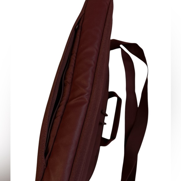 Incase 15*11” Laptop shoulder bag - Burgundy - Picture 8 of 11